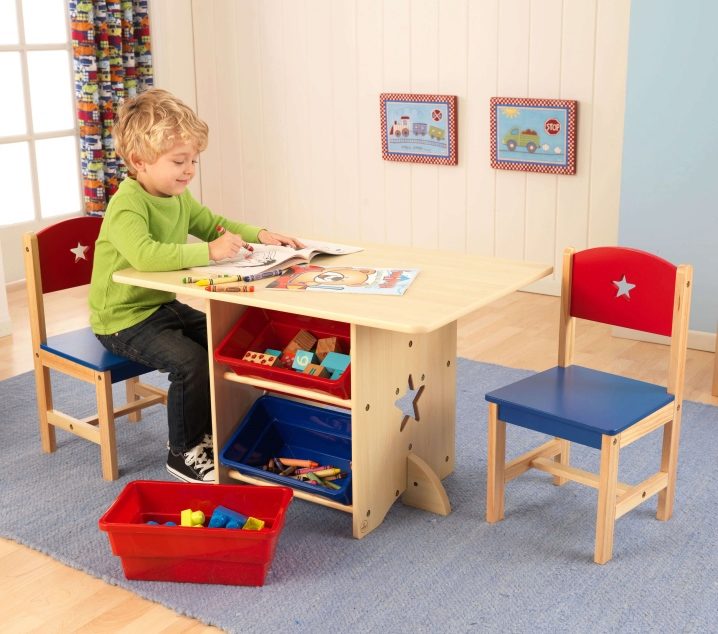 میز و صندلی مناسب برای کودکان